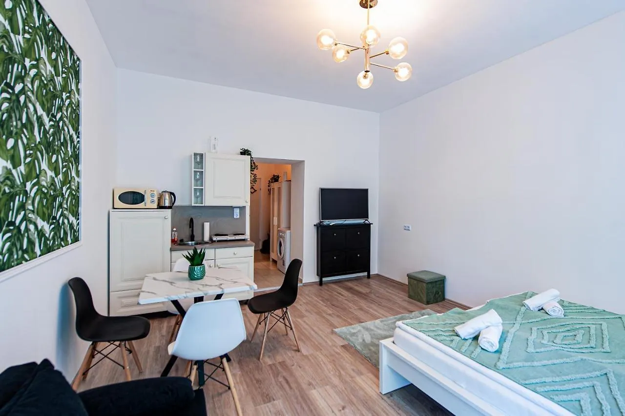 Homestay My City Apartment- Vienna Jungle Room