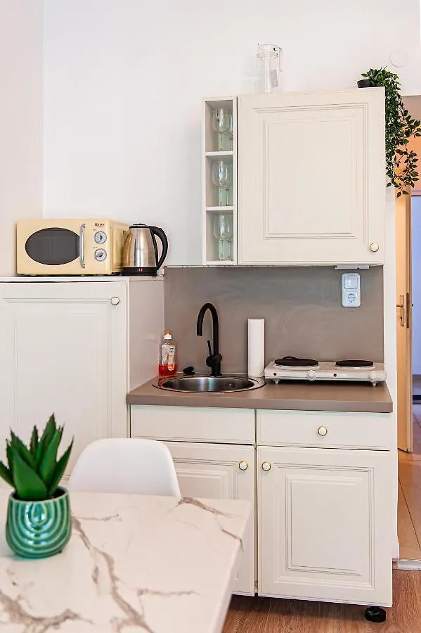 Homestay My City Apartment- Vienna Jungle Room Austria