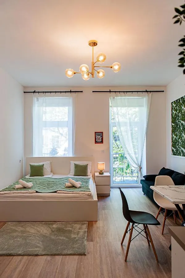 My City Apartment- Vienna Jungle Room Homestay
