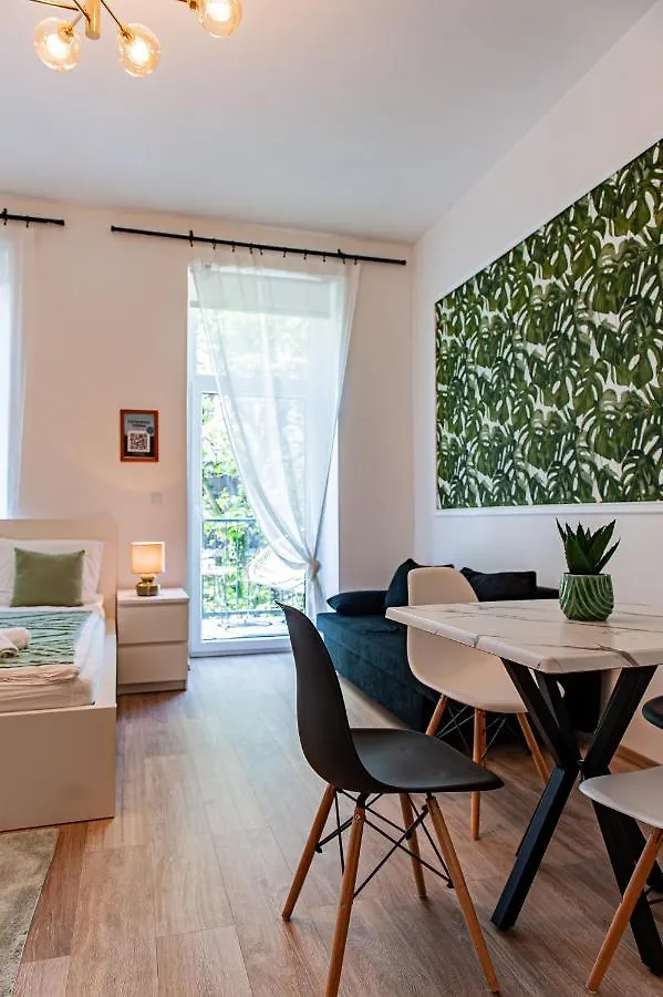 My City Apartment- Vienna Jungle Room